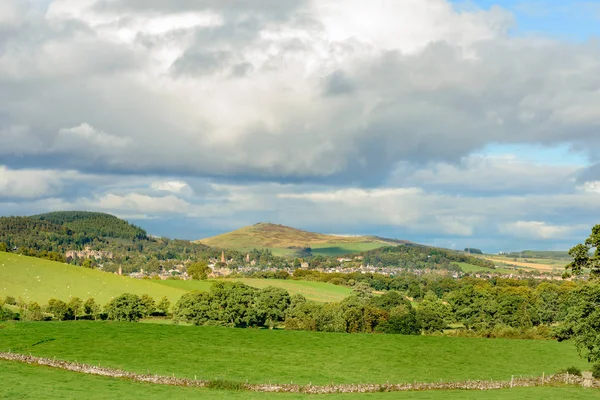 Vista Lejana Ciudad Crieff Perthshire Escocia — Foto de Stock