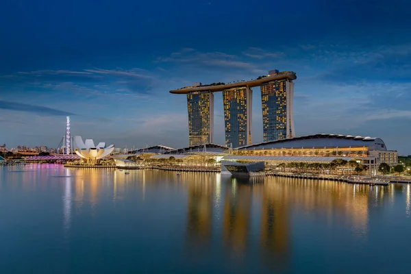 Waterfront Marina Bay Complex Modern Hotel Retail Outlets Restaurants Night — Stock Photo, Image