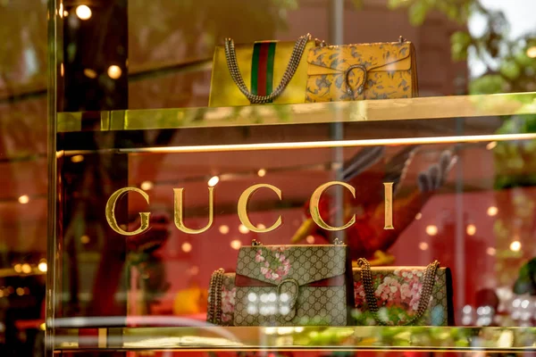 Singapore City Singapore October 2016 Showcases Handbags Gucci Store Singapore — Stock Photo, Image