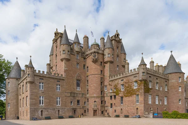 格拉姆斯 苏格兰 2018年6月19日 格拉姆斯城堡的看法在安格斯 苏格兰 格拉姆斯城堡坐落在靠近格拉姆斯村和史崔摩伯爵家 Kinghorne — 图库照片
