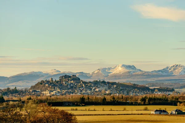Vista Castelo Stirling Cidade Velha Inverno Com Montanhas Fundo — Fotografia de Stock