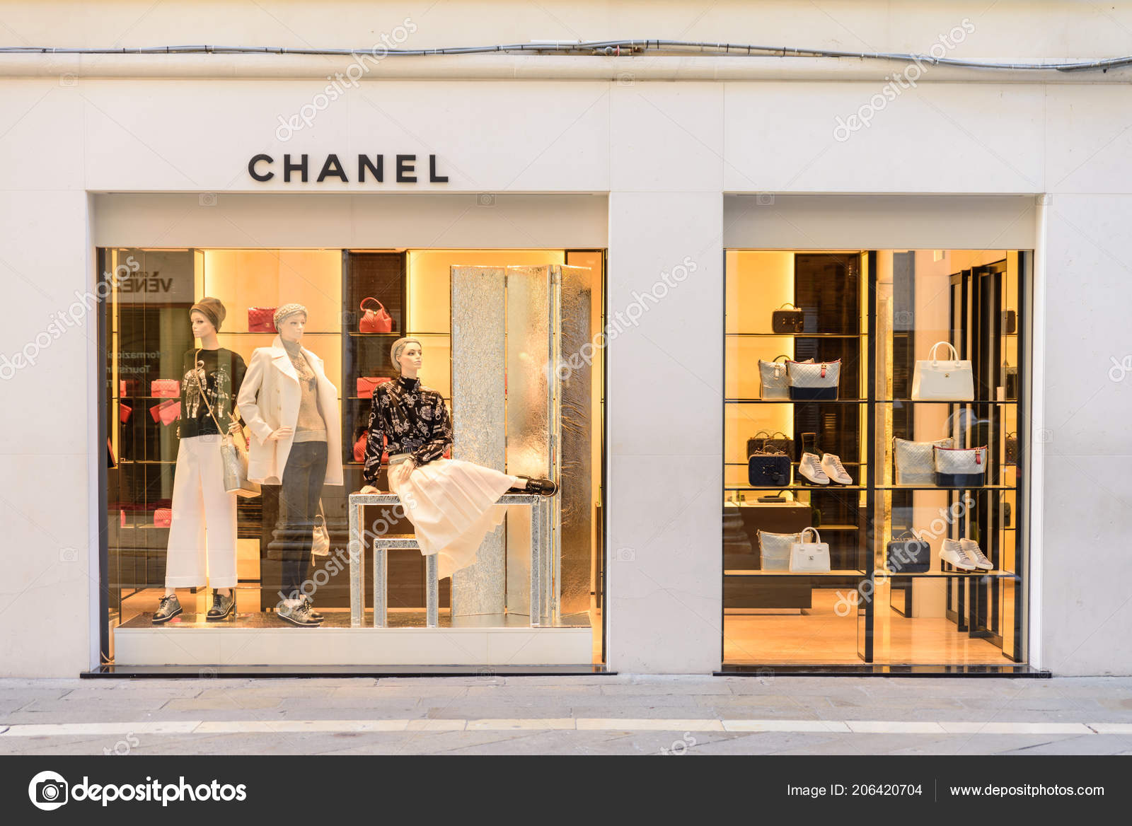 Chanel store interior hi-res stock photography and images - Alamy