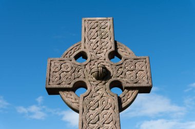 İyi oyulmuş kelt haçı mezar taşı memorial Scotland Stirling kalesinde yakın üst.
