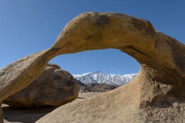 Mount Whitney Alabama Hills Doğu Sierra, Kaliforniya'da Mobius Arch ile gördüm