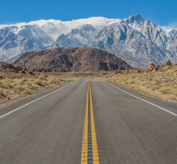 Whitney Portal Road Från Lone Pine Mot Alabama Hills — Stockfoto