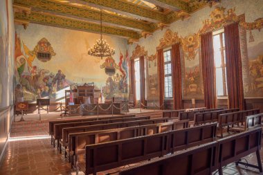 Santa Barbara, Kaliforniya - 07 Şubat 2018: Santa Barbara Bölge adliye, California duvar Odaya.