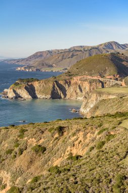 Bixby Köprüsü ve Pacific Coast Highway yakınındaki Big Sur California, ABD.