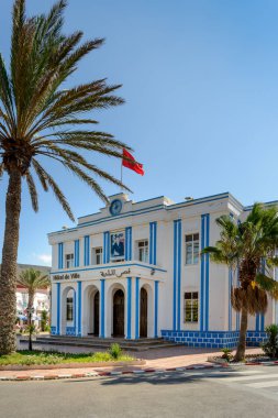 Sidi Ifni, Fas - 31 Ekim 2015: Hotel de Ville, (Belediye Binası) Plaza de Espana yılında kasaba Sidi Ifni, Fas Atlantic coast içinde.