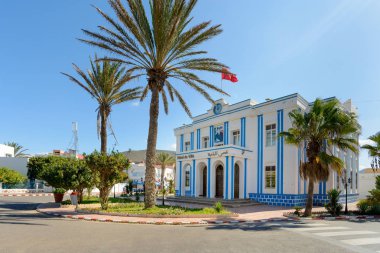 Sidi Ifni, Fas - 31 Ekim 2015: Hotel de Ville, (Belediye Binası) Plaza de Espana yılında kasaba Sidi Ifni, Fas Atlantic coast içinde.