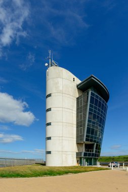 Aberdeen, Iskoçya 21 Haziran 2016: Aberdeen, Iskoçya Pocra Quay 'deki deniz operasyonları merkezi. 2006 yılında açıldı, Birleşik Krallık 'ın en işlek limanlarından biri olan liman içinde ve dışına sevkiyat kontrolleri