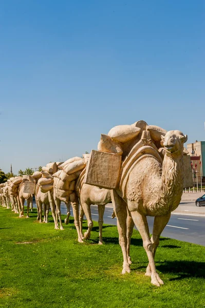 Gaziantep Turkije September 2012 Standbeelden Van Caravan Groep Buiten Zeugma — Stockfoto