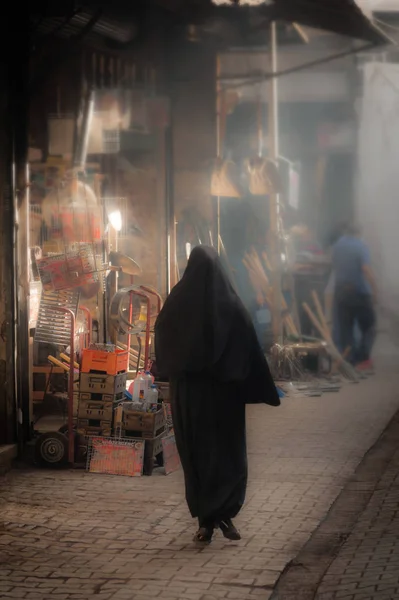 Diyarbakir Turquie 1Er Octobre 2012 Femme Musulmane Portant Burqa Marchant — Photo