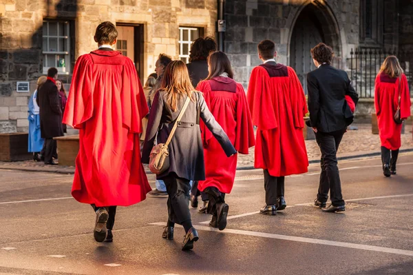 Σεντ Άντριους Σκωτία Νοεμβρίου 2012 Μαθητές Κατευθύνονται Στην Τελετή Αποφοίτησής — Φωτογραφία Αρχείου