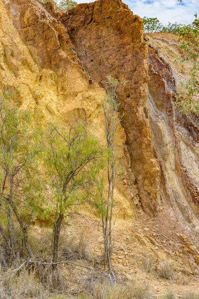 Värikkäitä Kivimuodostelmia West Macdonnell Kansallispuistossa Pohjoinen Alue Australia — kuvapankkivalokuva