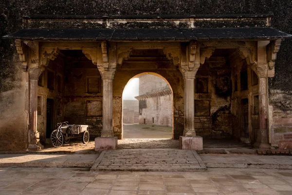 Uma Bicicleta Velha Com Carrinho Armazenamento Nas Ruínas Forte Gwalior — Fotografia de Stock