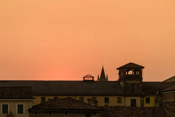 Perfil Gráfico Telhado Castelo Castelvecchio Verona Pôr Sol — Fotografia de Stock