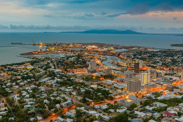 Townsville Australia Noviembre 2016 Paisaje Urbano Townsville Iluminado Océano Atardecer — Foto de Stock