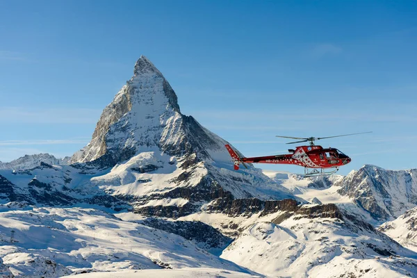 Helikopter w Zermatt — Zdjęcie stockowe