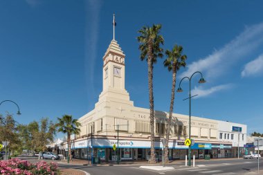 Mildura, Avustralya - Kasım 06, 2017. Mildura 'daki Sekizinci Cadde ve Langtree AVM kavşağındaki T & G binası.