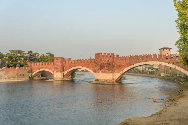Adige Folyó Megerősített Híd Verona Castel Vecchio Híd Vagy Ponte — Stock Fotó