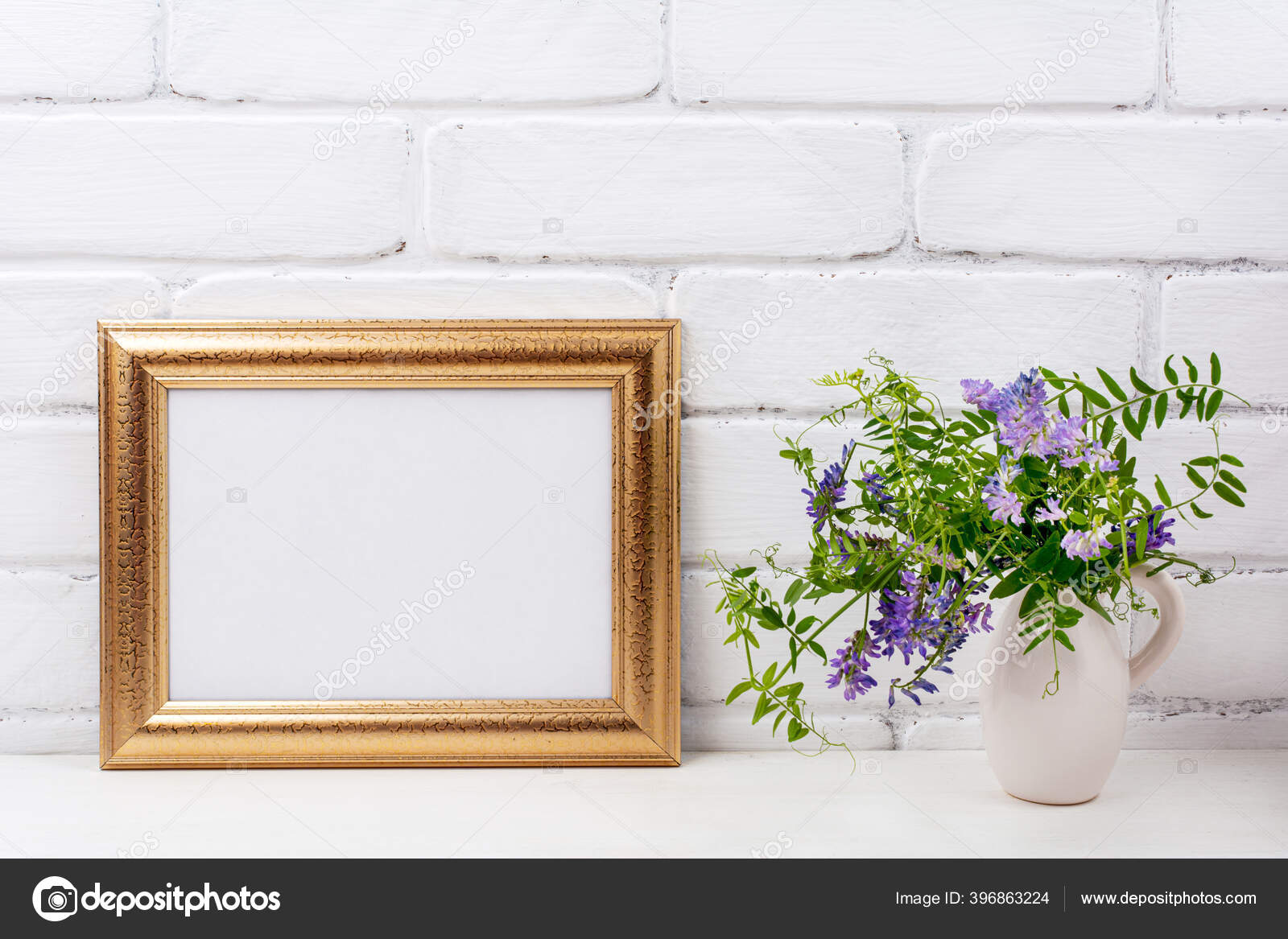 Download Pemandangan Dihiasi Emas Bingkai Mockup Dengan Burung Ungu Vetch Bunga Stok Foto C Tasipas 396863224 PSD Mockup Templates