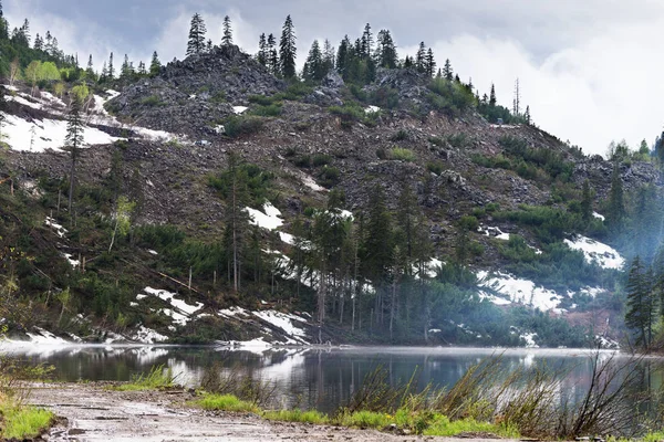 Lindo Lago Nas Montanhas Chamado Amut — Fotografia de Stock