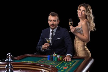 Casino rulet masasında kumar Çift