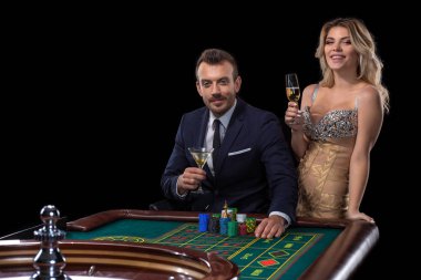 Casino rulet masasında kumar Çift