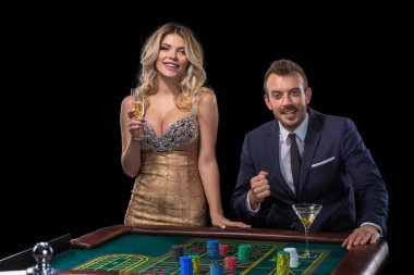 Casino rulet masasında kumar Çift