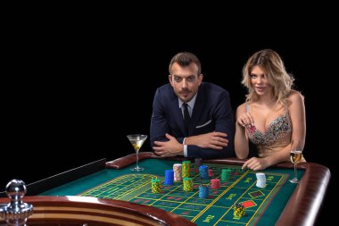 Casino rulet masasında kumar Çift