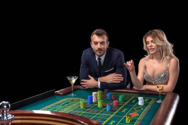 Casino rulet masasında kumar Çift