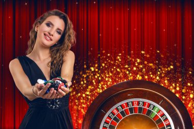 Casino rulet görüntülerle ve kadın ile kolaj elinde fiş
