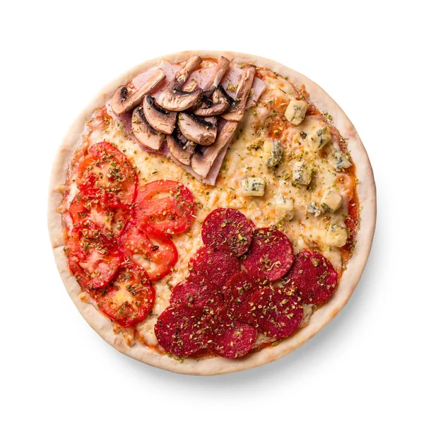 Пицца с пепперони, шампанским, помидорами и сыром. Четыре вкуса в одной пицце на белом фоне . — стоковое фото