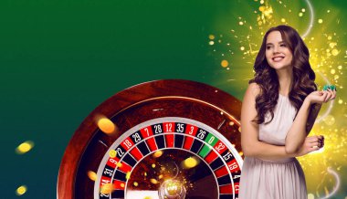 Casino rulet görüntülerle ve kadın ile kolaj elinde fiş