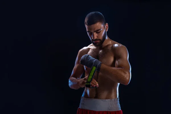 Sport Boxer Man Drar Hand Wrist Wraps Orientalisk Manlig Modell — Stockfoto