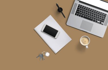 Dizüstü bilgisayar, smartphone ile bir dizüstü bilgisayar ve kahve siyah perde ile ofis resepsiyon masası. Üstten görünüm.