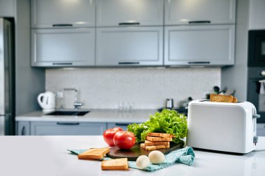 Sebzeli sandviç kahvaltı şerefine. Sağlıklı sizin ve aileniz için beslenme