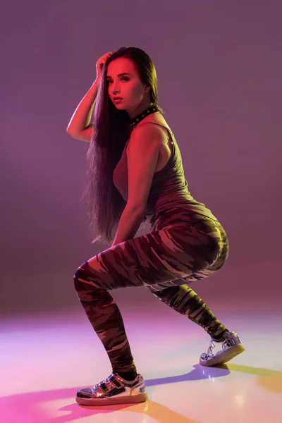 Attractive girl dancing twerk in the studio — Stock Photo, Image