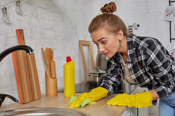 Limpeza Das Mãos Jovem Dona Casa Mulher Lavatório Pia Cozinha — Fotografia de Stock