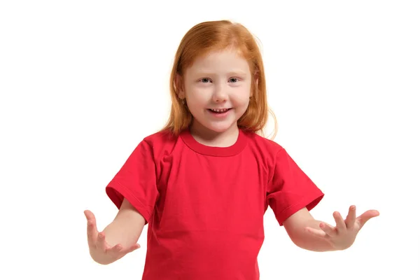 Retrato de linda pelirroja niña emocional aislada en un blanco — Foto de Stock