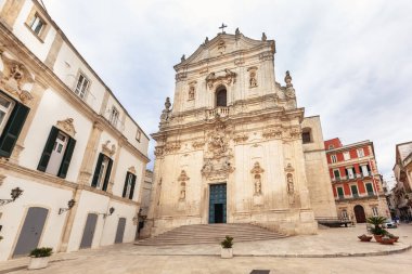 Piazza Plebiscito, Martina Franca Barok mimarisinde San Martino Bazilikası Görünümü.