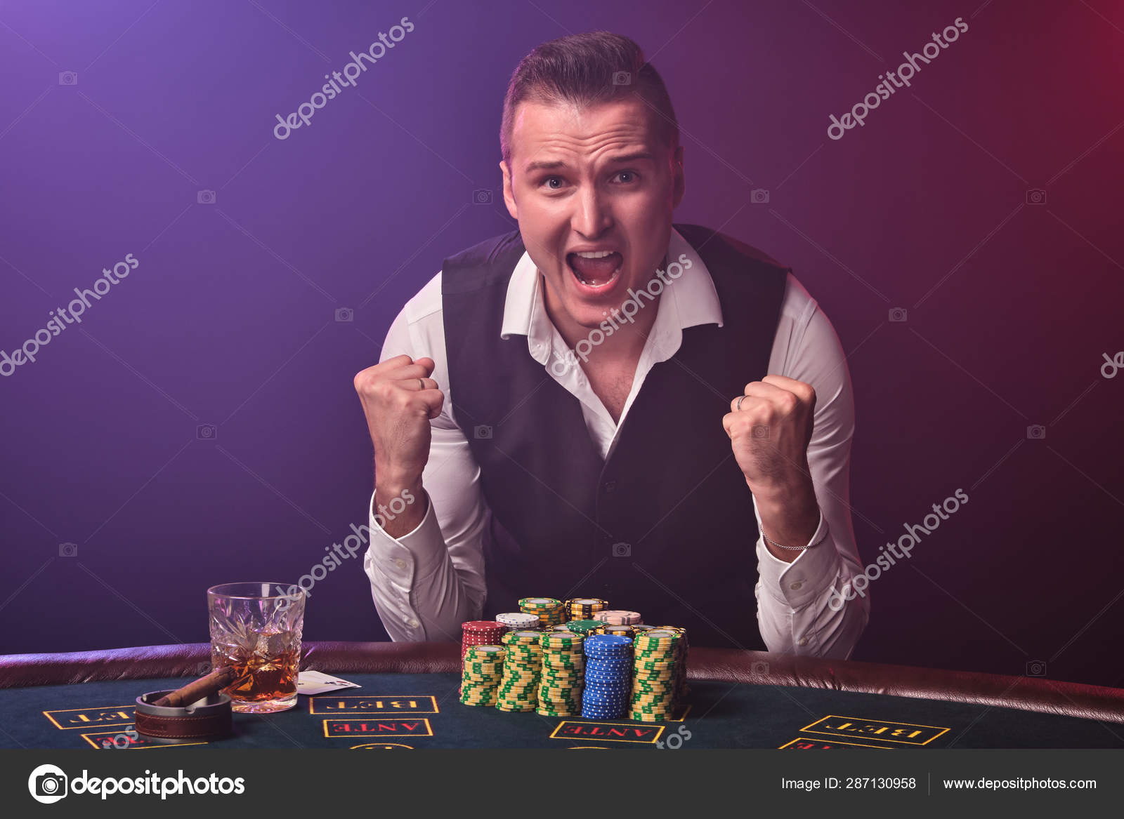 Emoción en las mesas de póquer