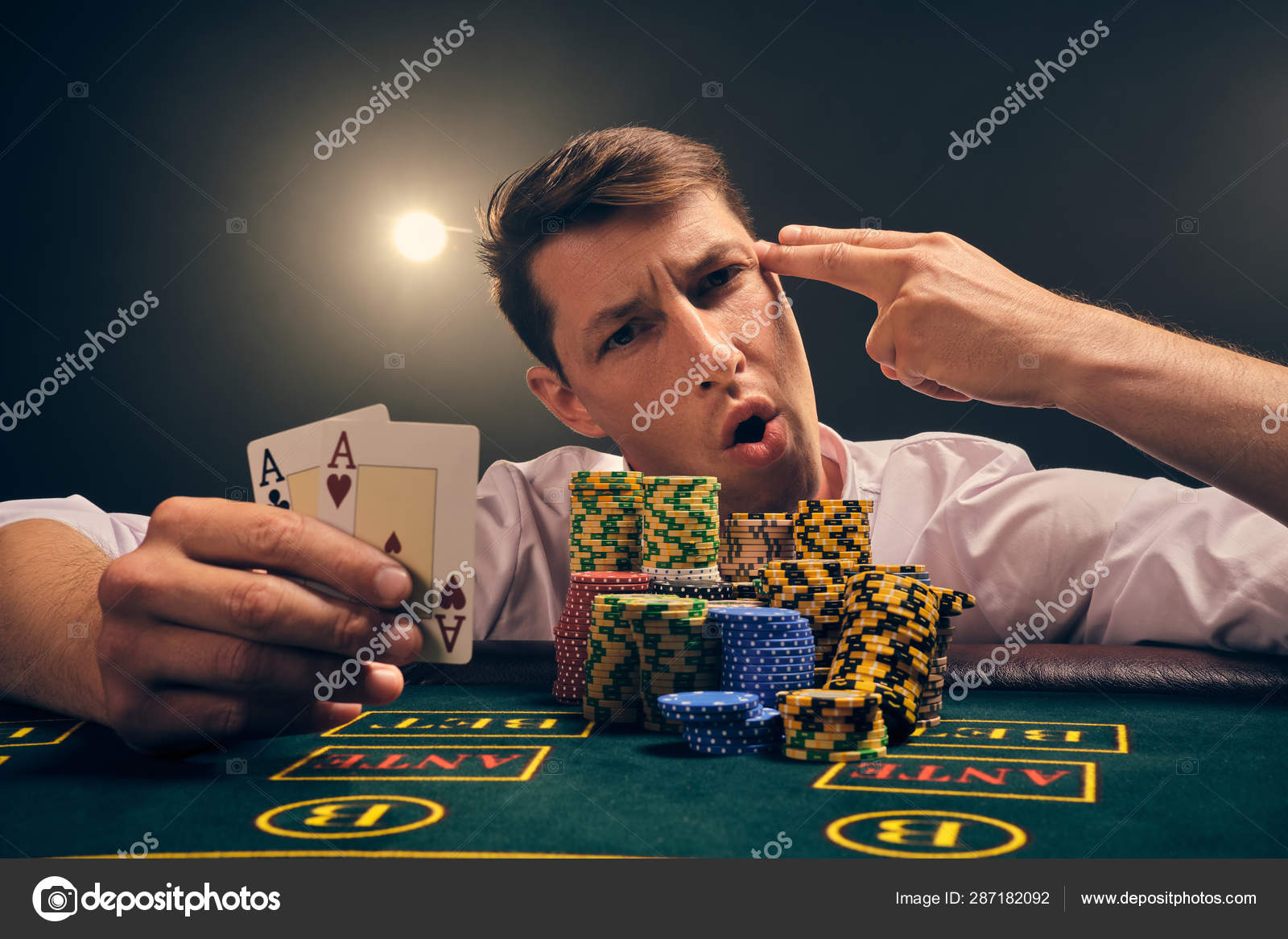 Para jugar póker debes dominar tus emociones