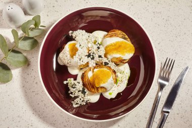 Tatlı ve lezzetli bir tatlıyı yakından çek. Lezzetli menü ögesi.