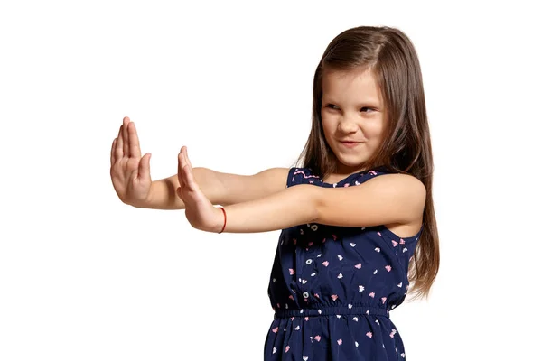 Primer plano de estudio de la hermosa niña morena posando aislada en el fondo del estudio blanco . —  Fotos de Stock