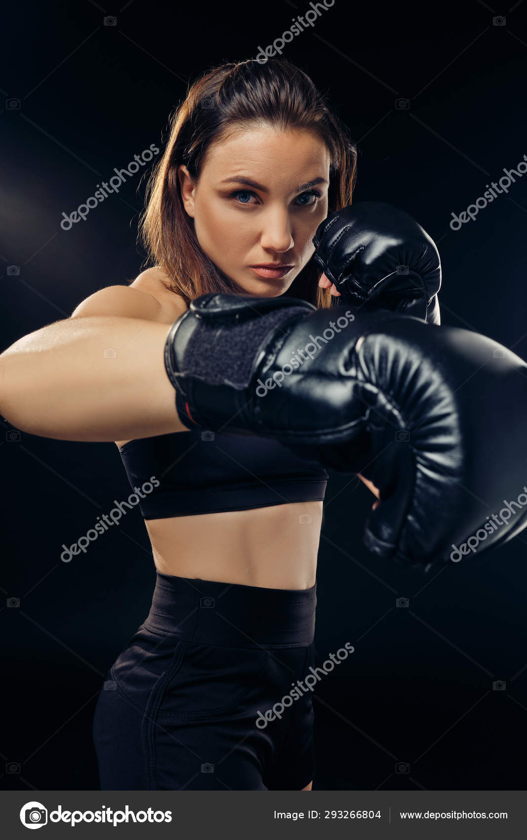 Retrato De Estudio De Una Mujer Deportiva Madura En Guantes De Boxeo Sobre  Fondo Gris Foto de archivo - Imagen de lifestyle, guante: 178329462