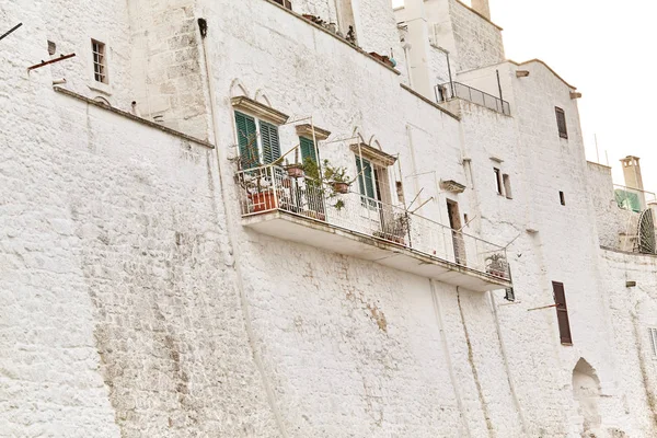 Υπέροχη αρχιτεκτονική της παλιάς πόλης Ostuni, Μπάρι, Ιταλία. — Φωτογραφία Αρχείου