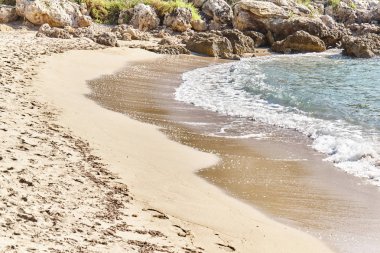 Nefes kesen doğal manzaralar ve Puglia, İtalya'nın deniz kenarı.