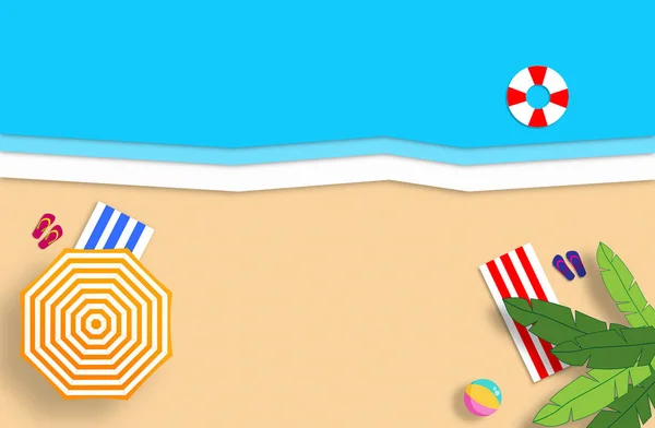 Sommerkonzept. Goldener Sandstrand, Meer und Ruheplätze. Handgemachte Papierkomposition. — Stockfoto