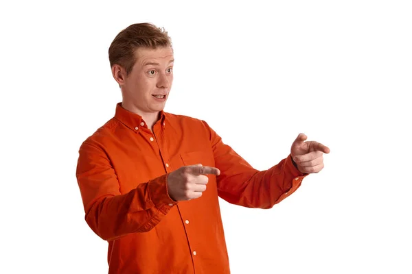 Retrato Cerca Joven Jengibre Guapo Con Una Elegante Camisa Naranja — Foto de Stock